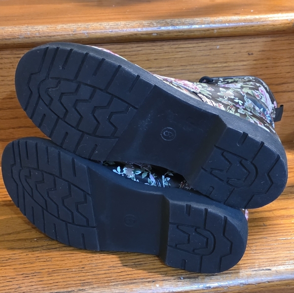 Mossimo Supply Co. Black Floral Combat Boots - Size 9 - Picture 5 of 5